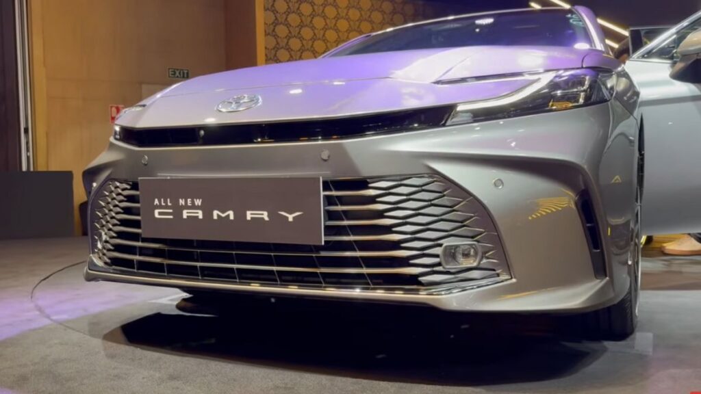 2024 toyota camry front look