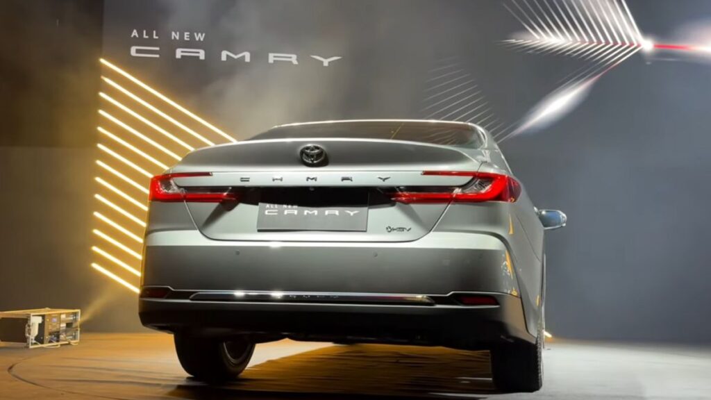 2024 toyota camry rear profile 1