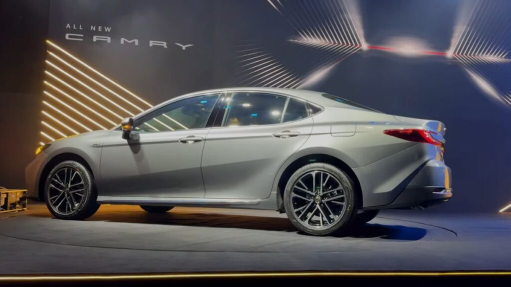 2024 toyota camry side profile