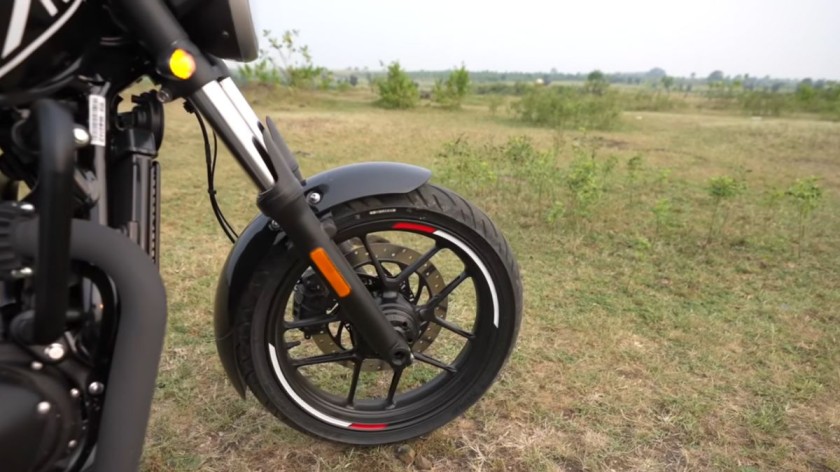 Triumph Speed T4 डिजाइन