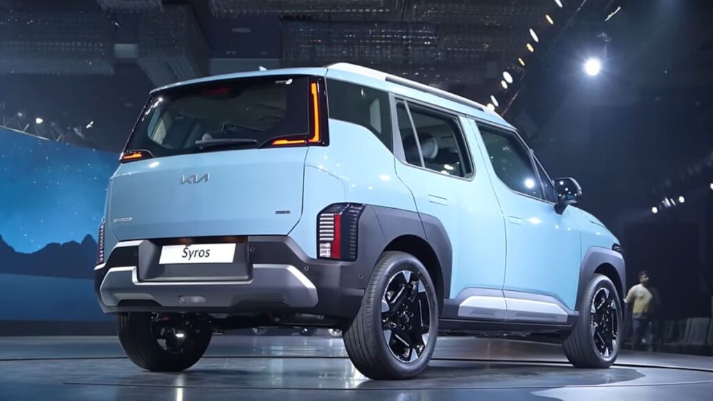 kia syros rear view
