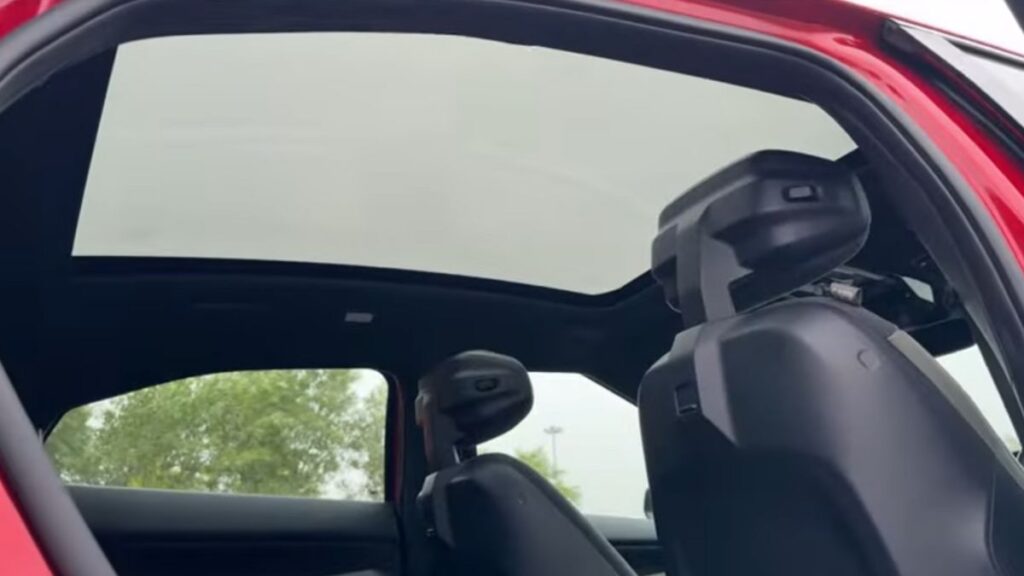 mahindra be 6 glass roof