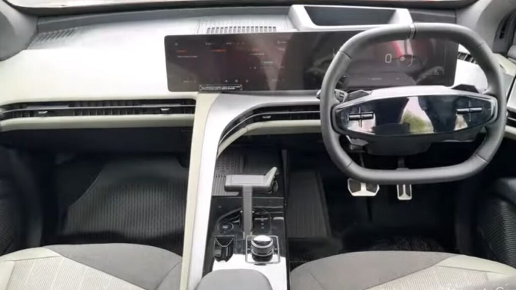 mahindra be 6 interior 1