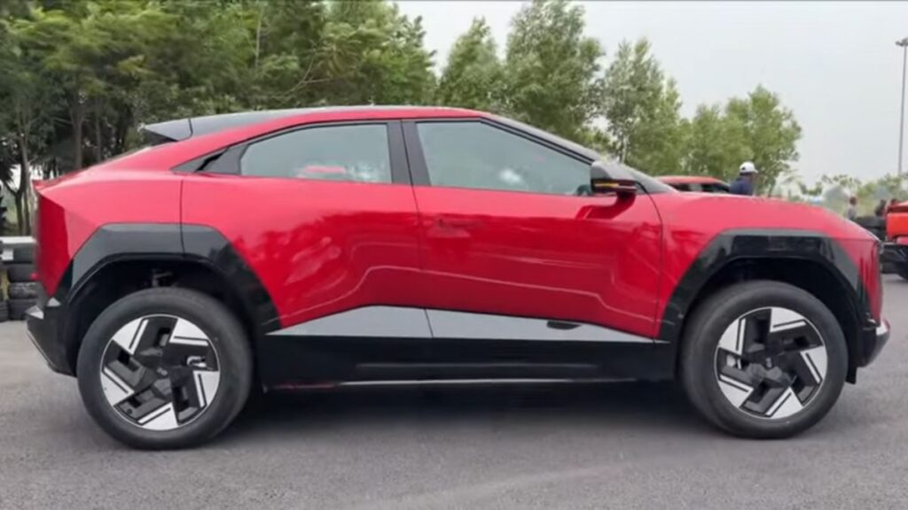mahindra be 6 side view